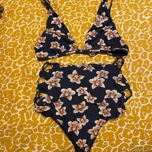 Acacia swimwear set in isle print